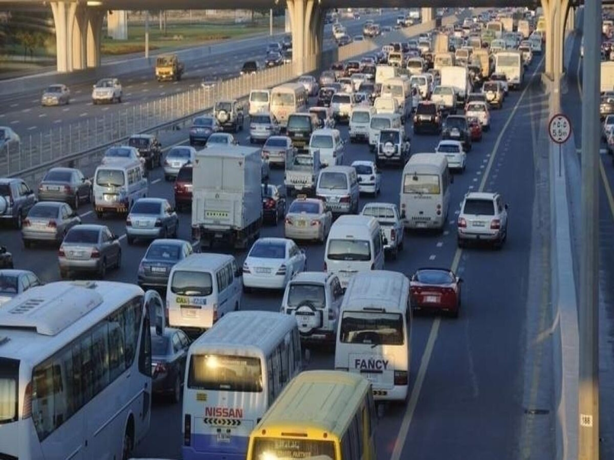 The RTA in Dubai warns drivers against traffic delays on main roads