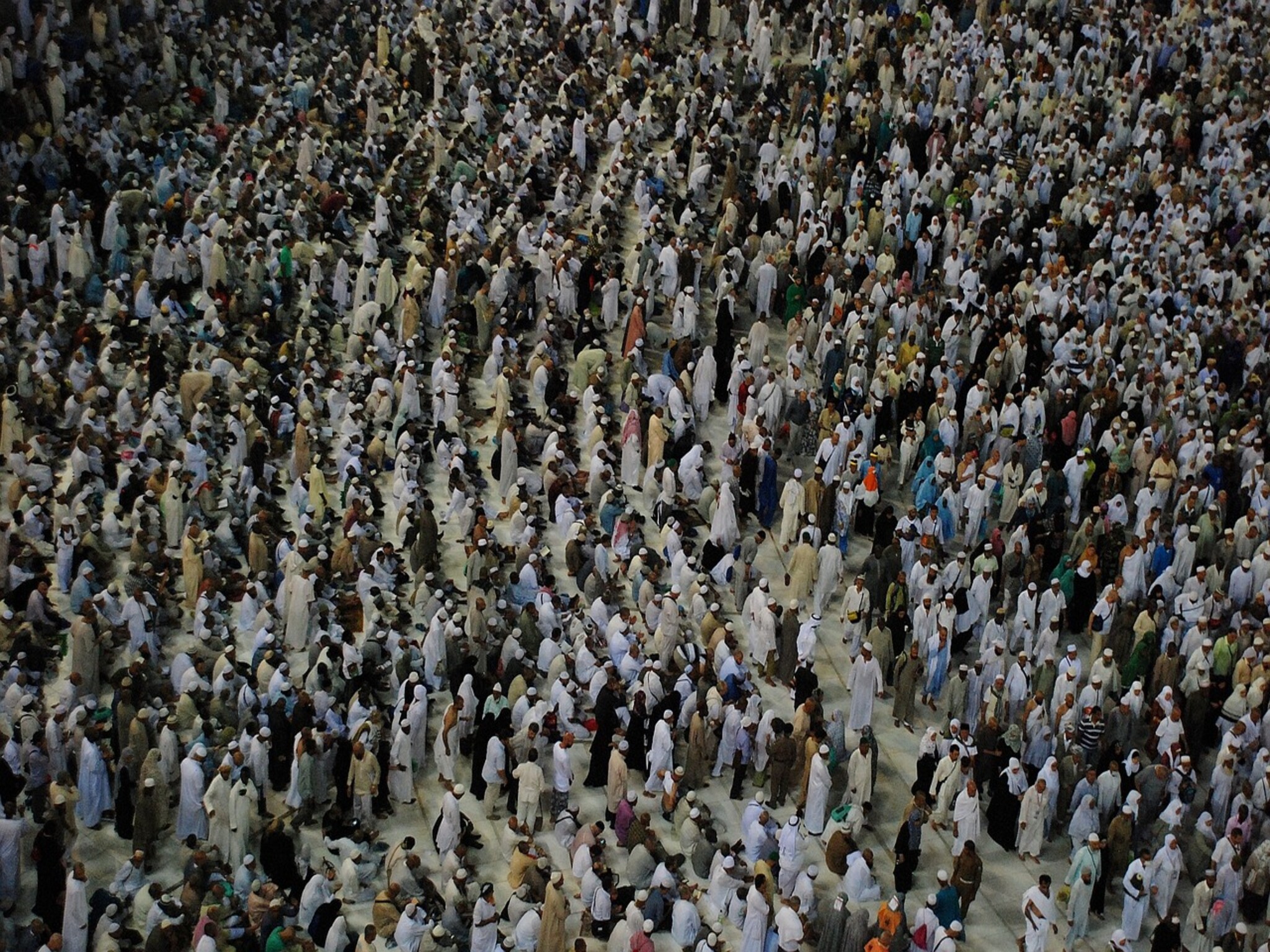 إستبعاد أكثر من 300 ألف شخص من "مكة المكرمة" قبل بدء مناسك الحج