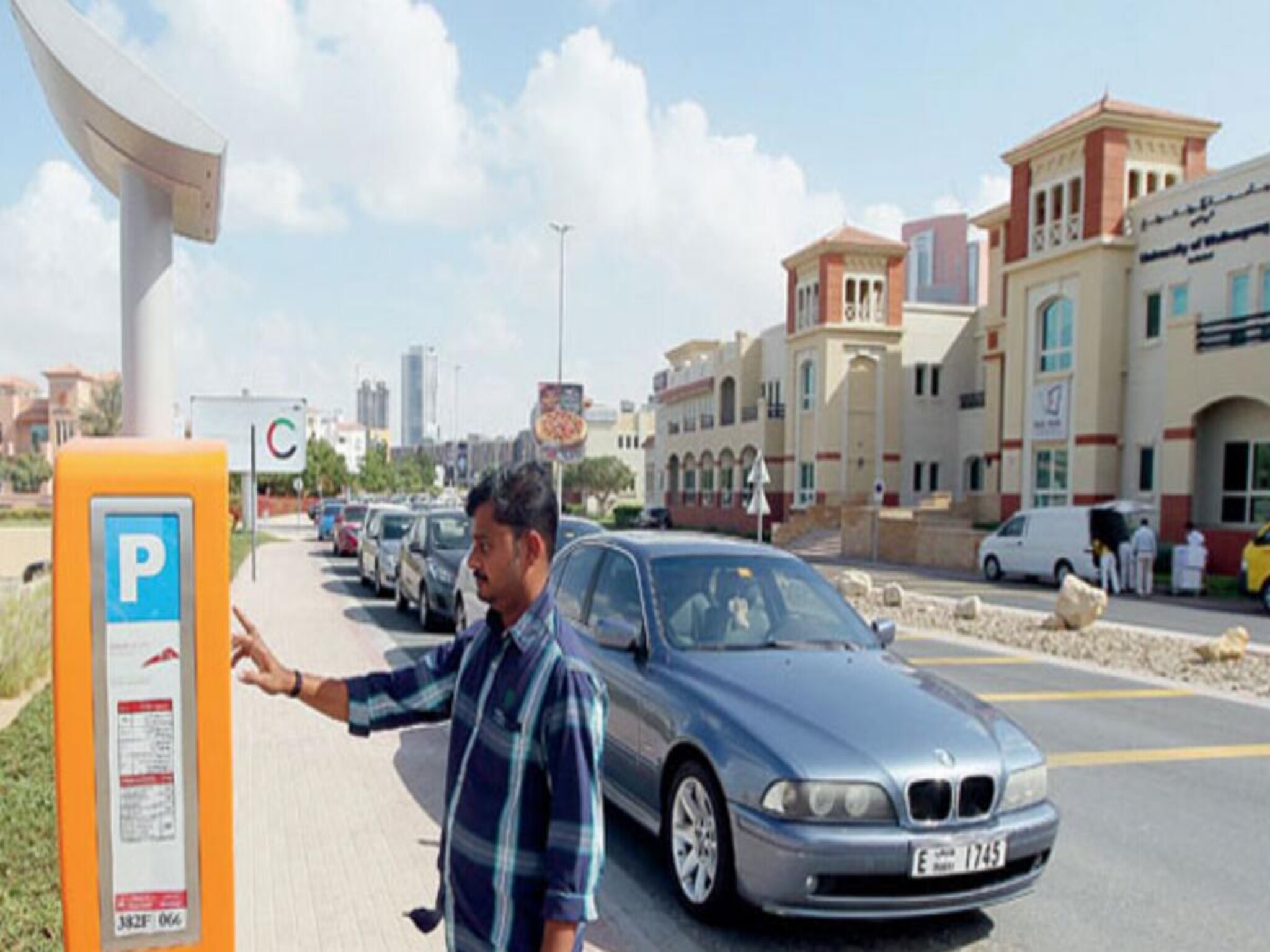 The UAE authorities announced the amendment of the system of paid parking fees in several areas