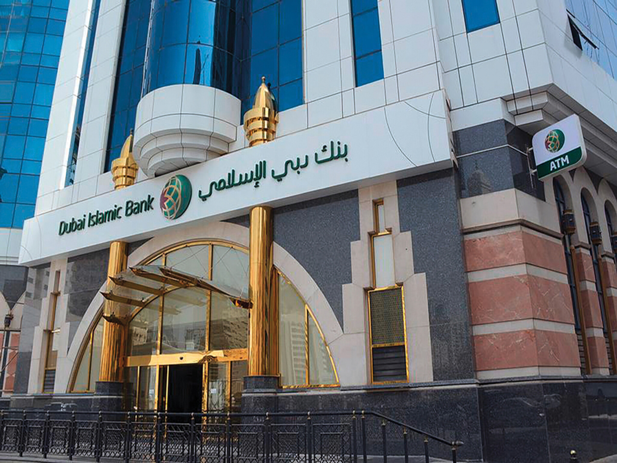 بنك دبي الإسلامي يكشف عن مشلكة ويعد بحلها