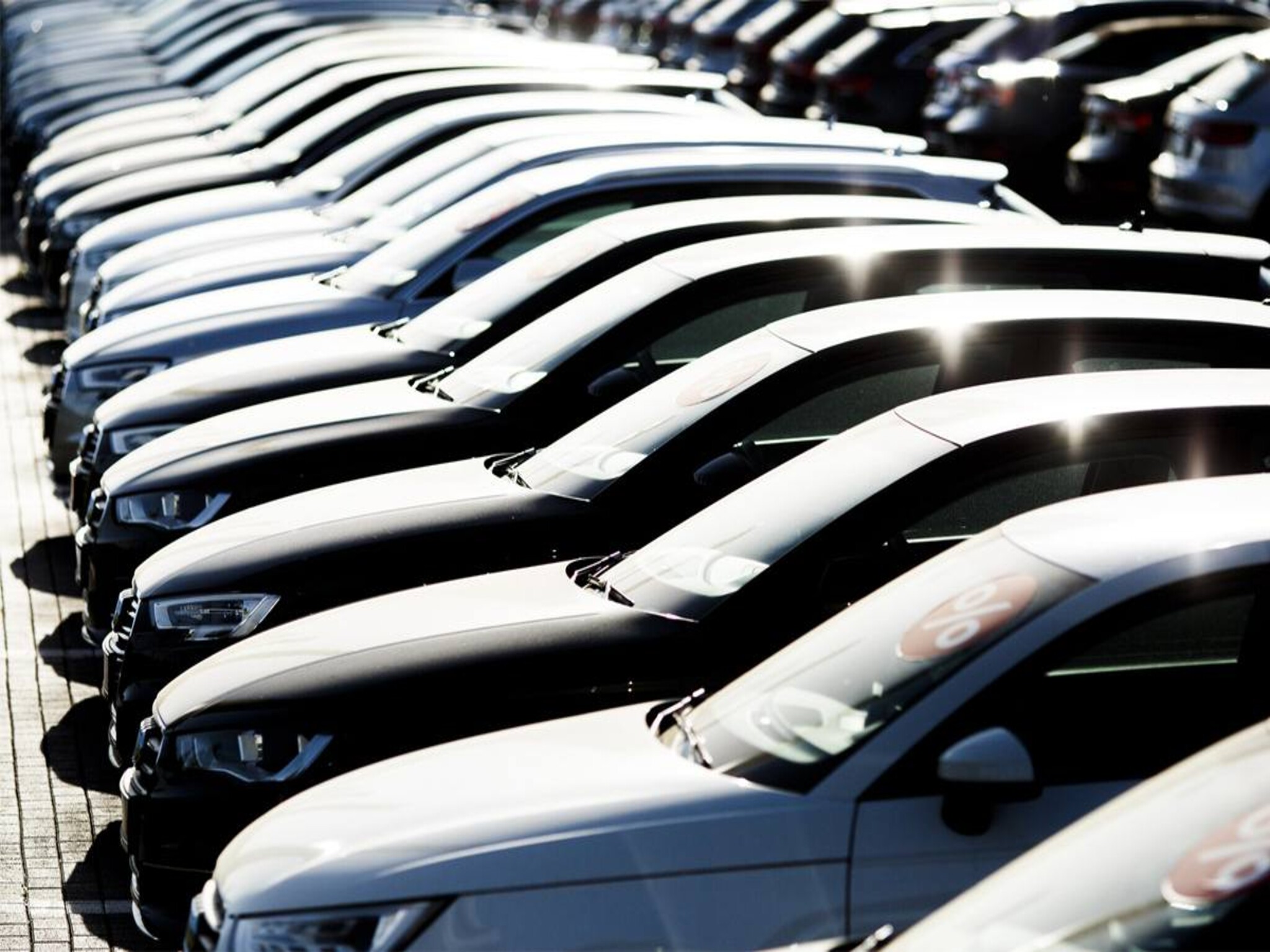 الإمارات تشهد بيع أكثر من 75.6 ألف سيارة جديدة في الربع الأول من عام 2024